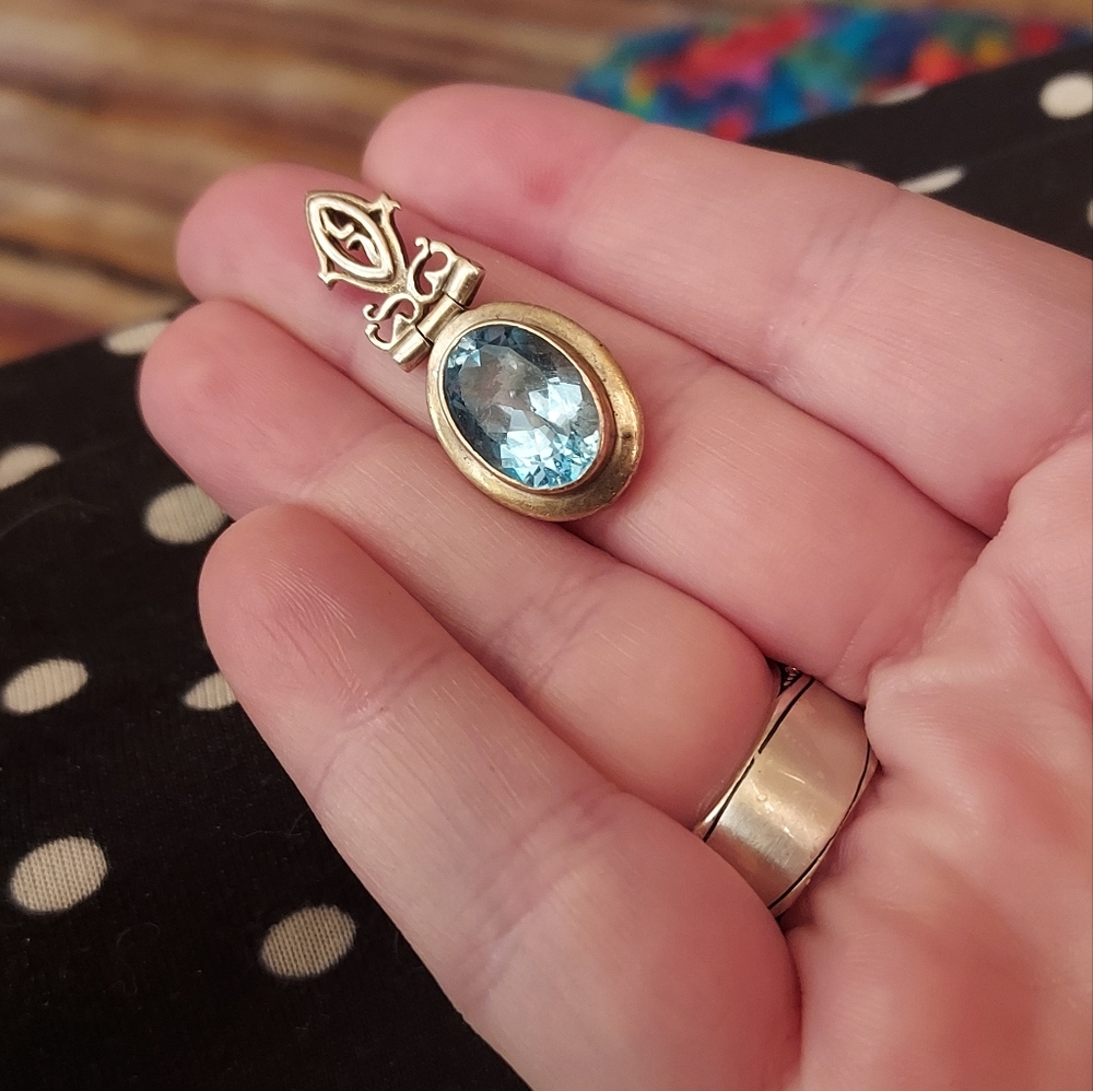 Sterling silver topaz pendant - Picture 3 of 6